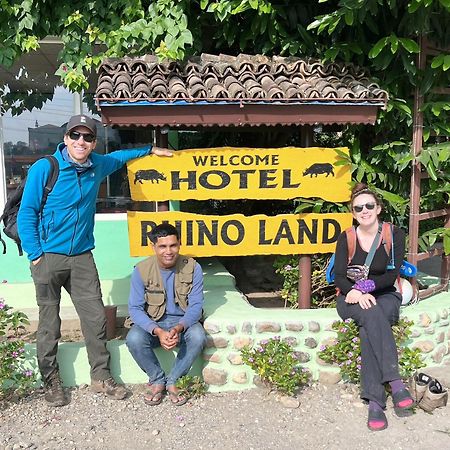 Hotel Rhino Land Sauraha Esterno foto