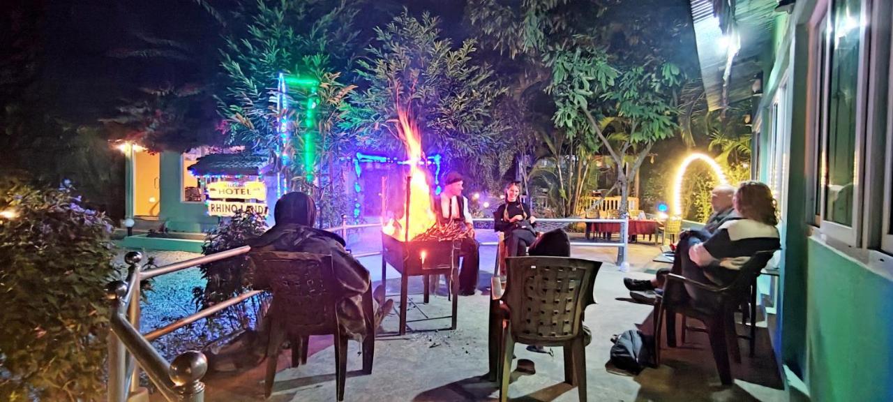 Hotel Rhino Land Sauraha Esterno foto