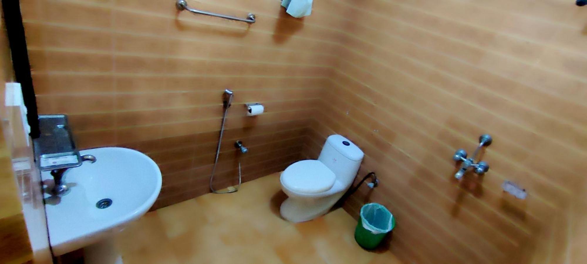 Hotel Rhino Land Sauraha Esterno foto