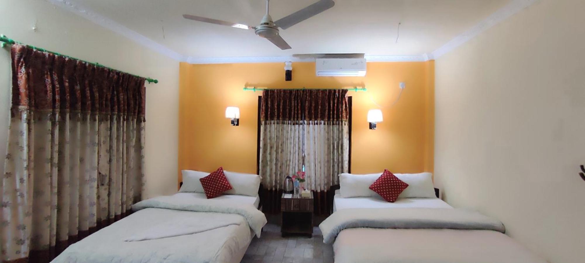 Hotel Rhino Land Sauraha Esterno foto