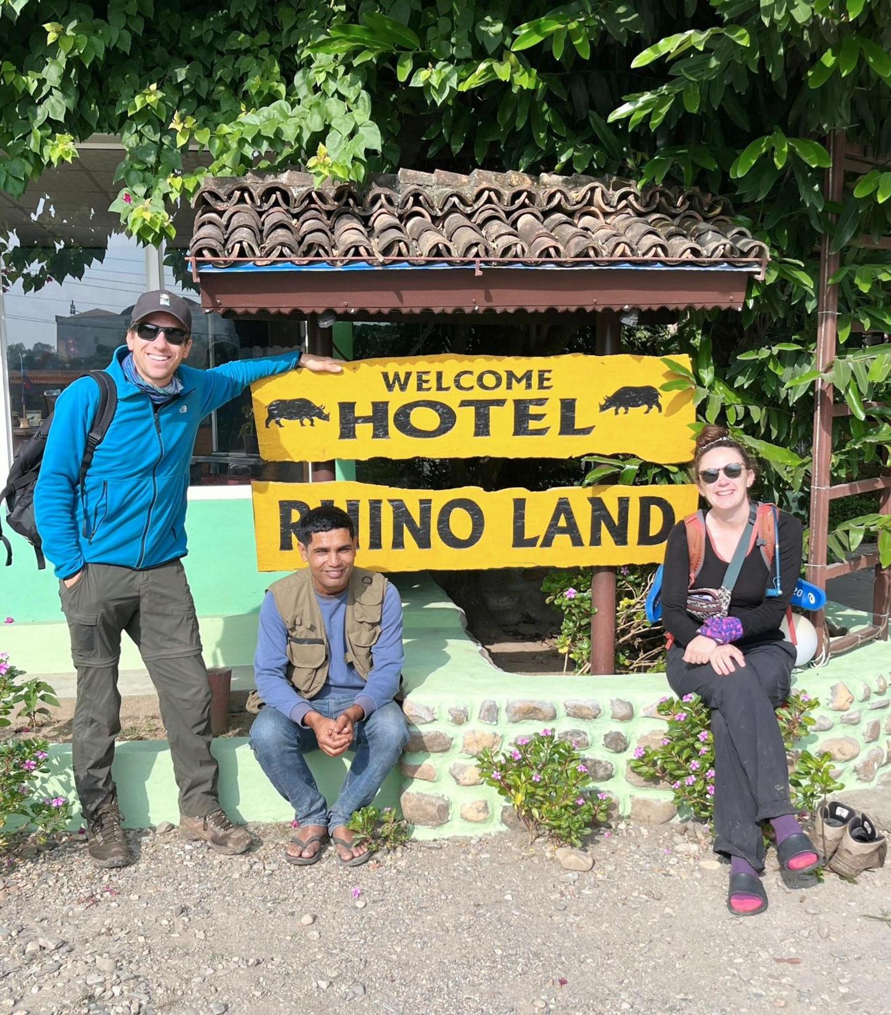 Hotel Rhino Land Sauraha Esterno foto