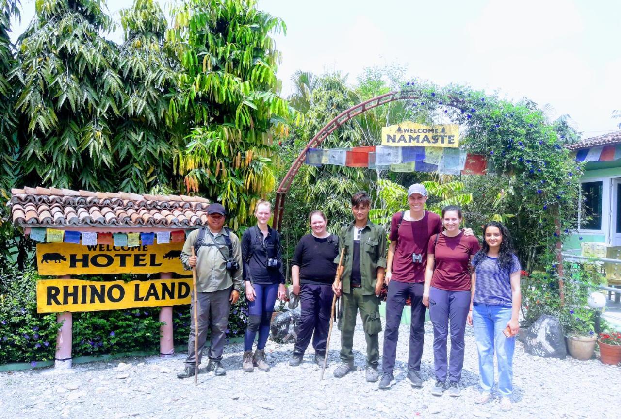 Hotel Rhino Land Sauraha Esterno foto